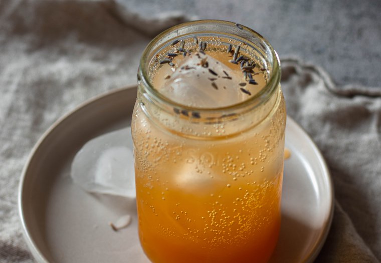 Cocktail abricot et sirop de lavande