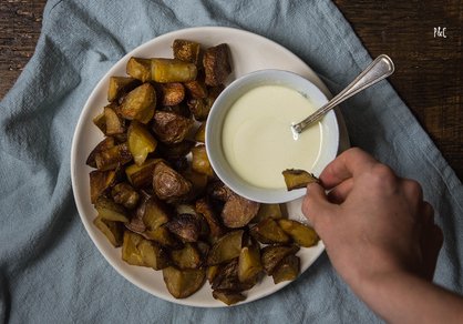 Mayonnaise végane à l'ail & patates rôties