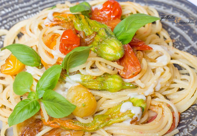 Spaghetti aux fleurs de courgette et crème à la noisette