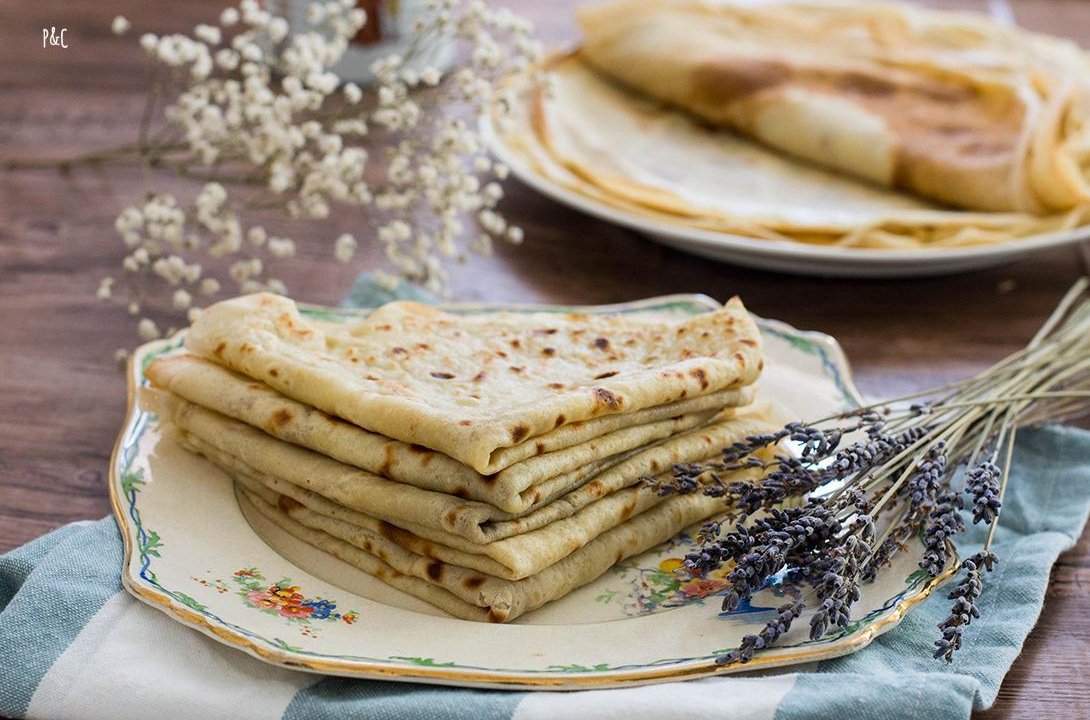 Crêpes végétaliennes à la citrouille – douces et moelleuses ! (+ VIDÉO)